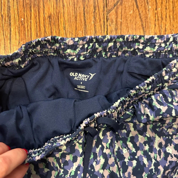 Old Navy Patterned Active Dolphin Shorts - Picture 2 of 4